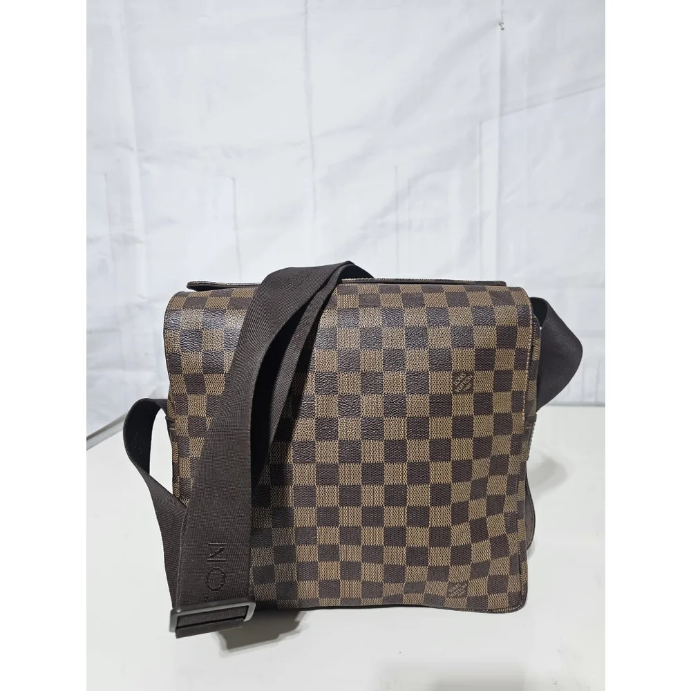 LOUIS VUITTON Damier Ebene Naviglio Messenger Bag